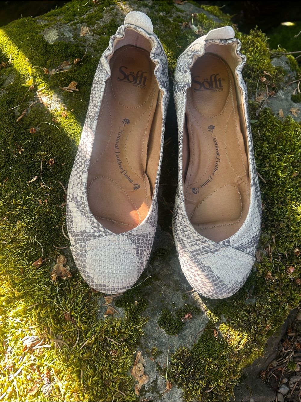 SOFFT - Women's Neutral Snake-Print Ballet Flats
